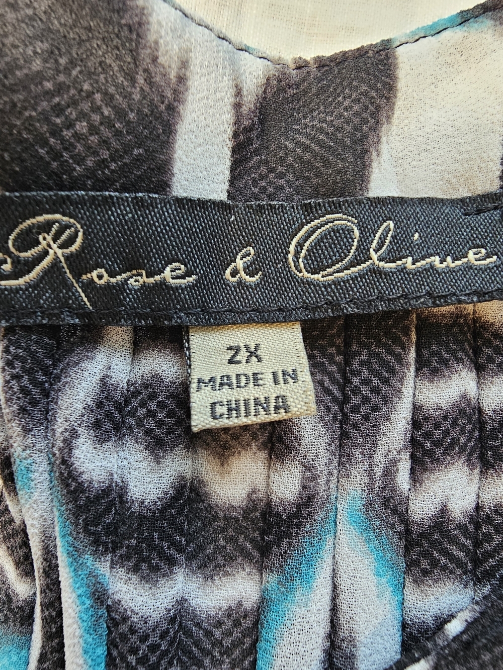 Rose & Olive Black, White & Teal Geometric Sheer Sleeveless Top Size 2X - Picture 5 of 9